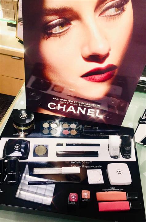 2019 noir et blanc de chanel adv immage|CHANEL .